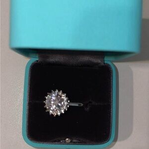 Elegant pt950 Silver Ring with Clear zirconia diamond